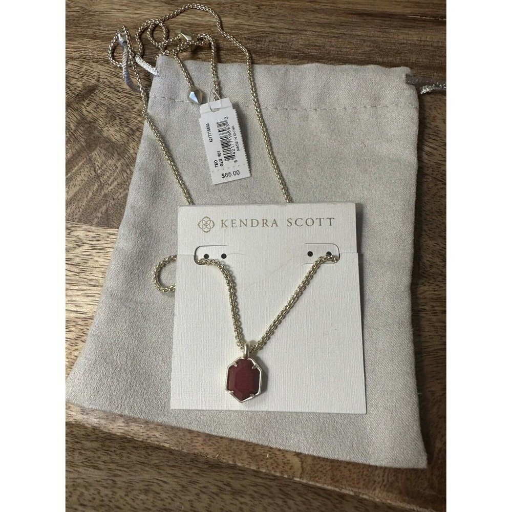 Kendra Scott Teo Gold Pendant Necklace In Dark Red NEW $60 Adjustable Slider - Picture 1 of 3